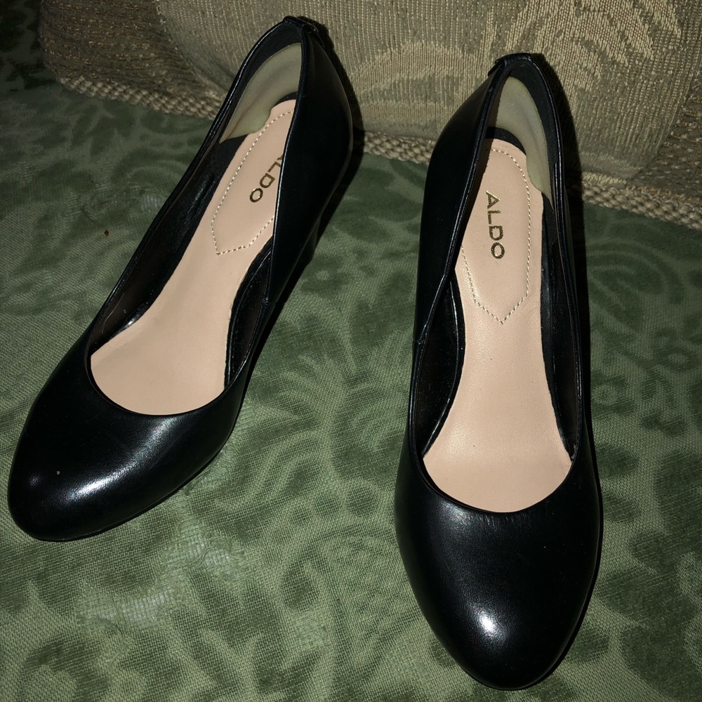Aldo black shoes wedge size 5